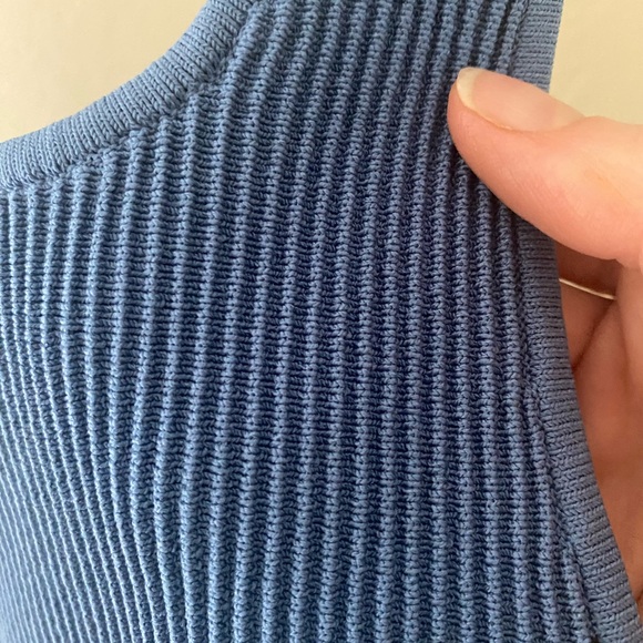 BABATON from ARITZIA Brand new with out Tags small cropped tank top - Picture 2 of 3